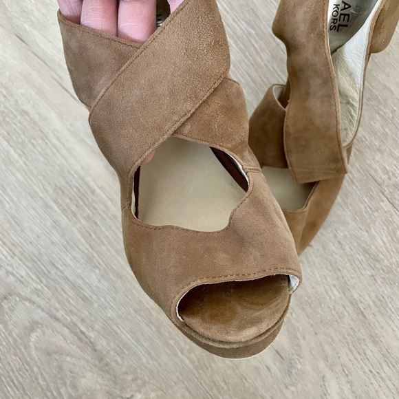 Michael Kors tan suede pumps - Picture 4 of 6